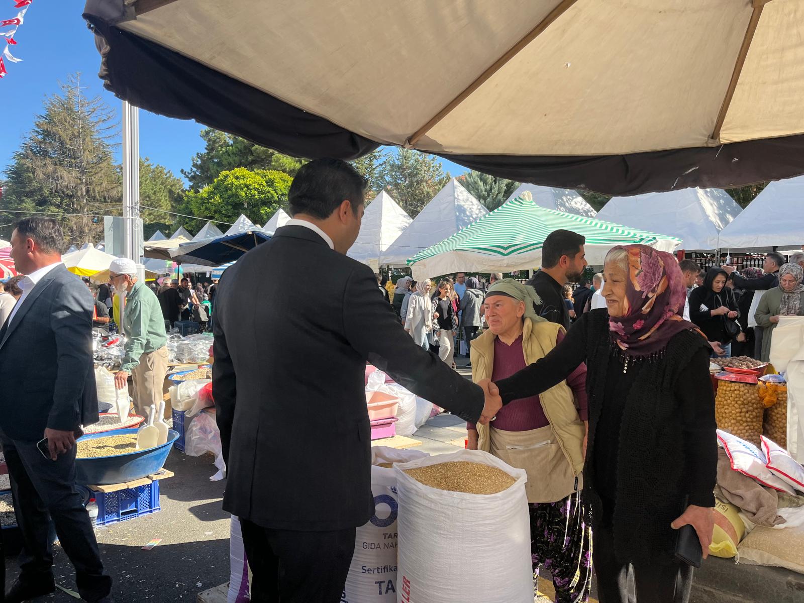 Stant Stant Dolaştı, Herkesle Konuştu6