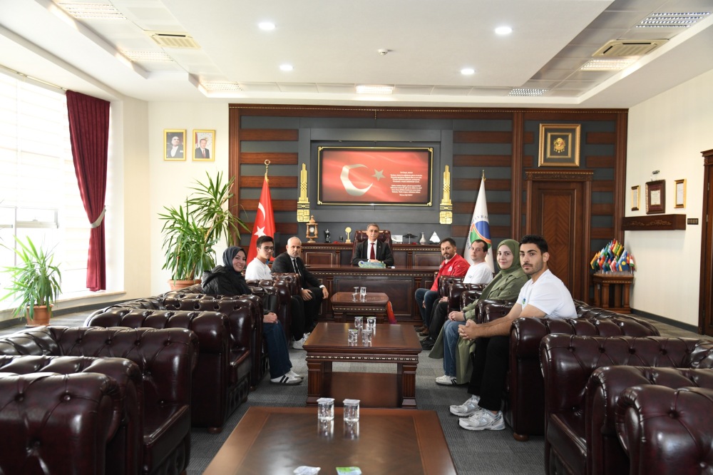 Teknofest Başarısı Rektör Karahocagil’e Sunuldu1
