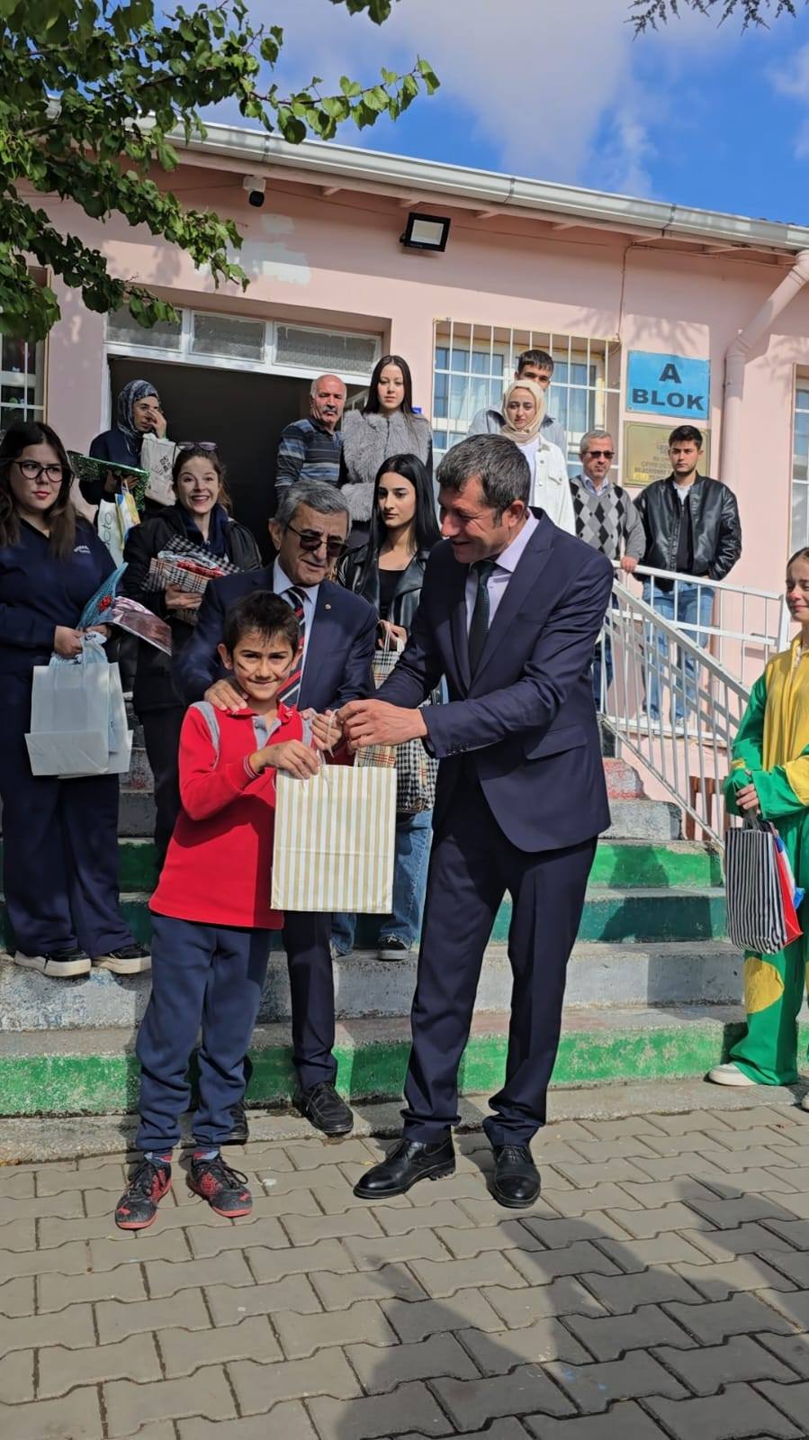 Üniversiteliler, Miniklerle Buluştu Renkli Anlar Yaşandı6