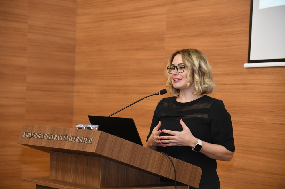 Vali Demiryürek, Tazelenme Üniversitesi Öğrencileriyle Buluştu2