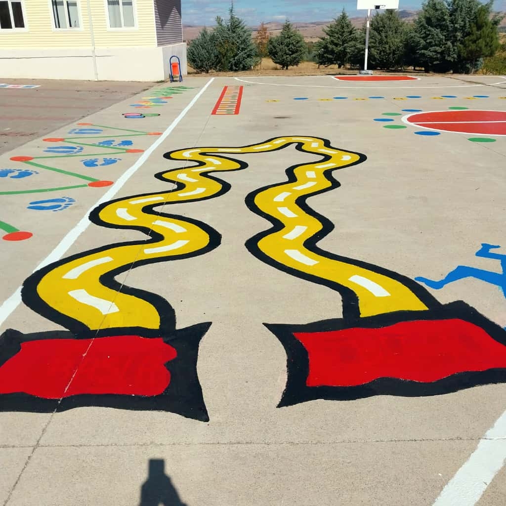 Veliler Okul Bahçesini Rengârenk Bir Oyun Alanına Dönüştürdü3