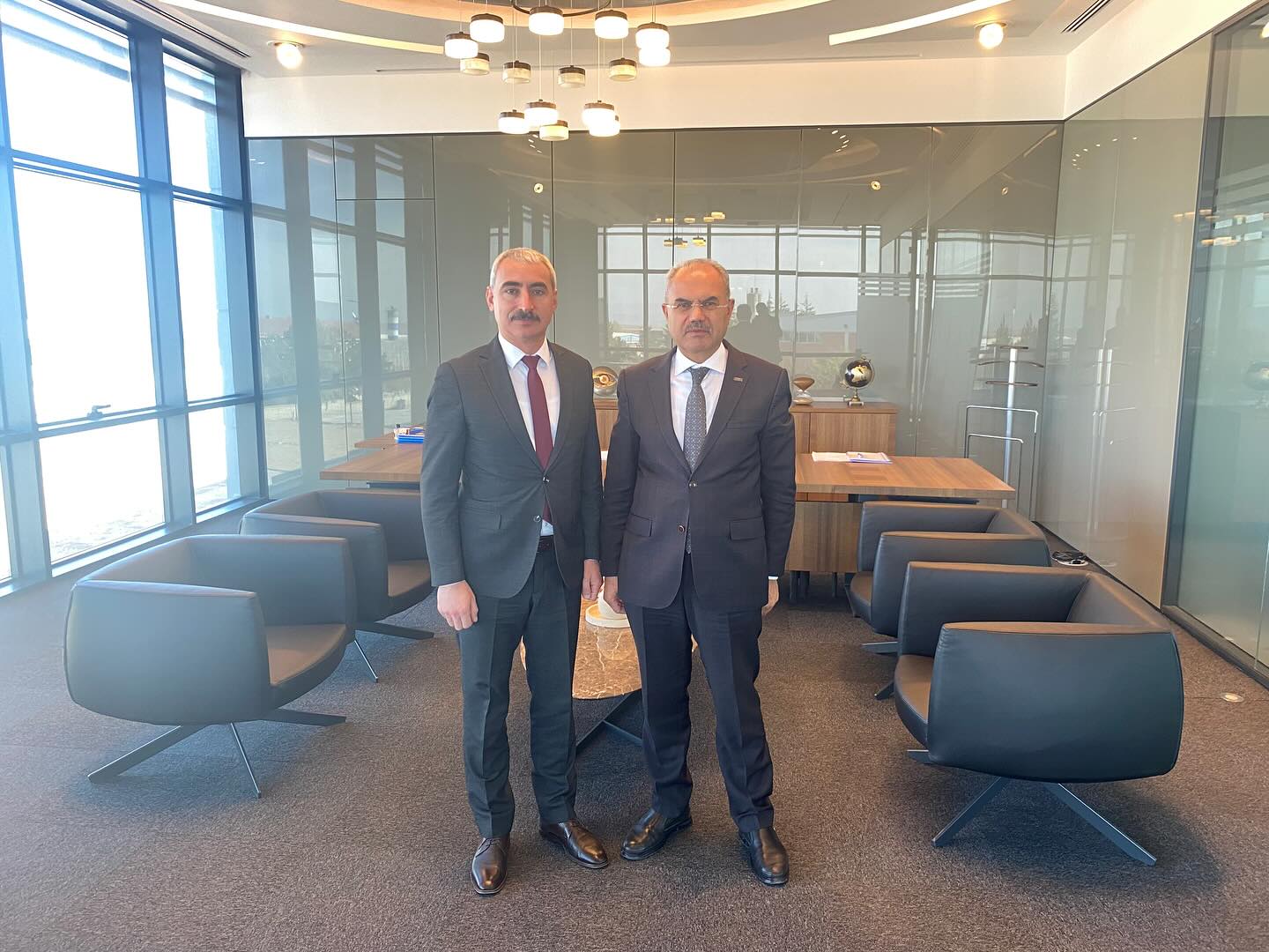 573337497 17963435136004141 3387807283171047377 N