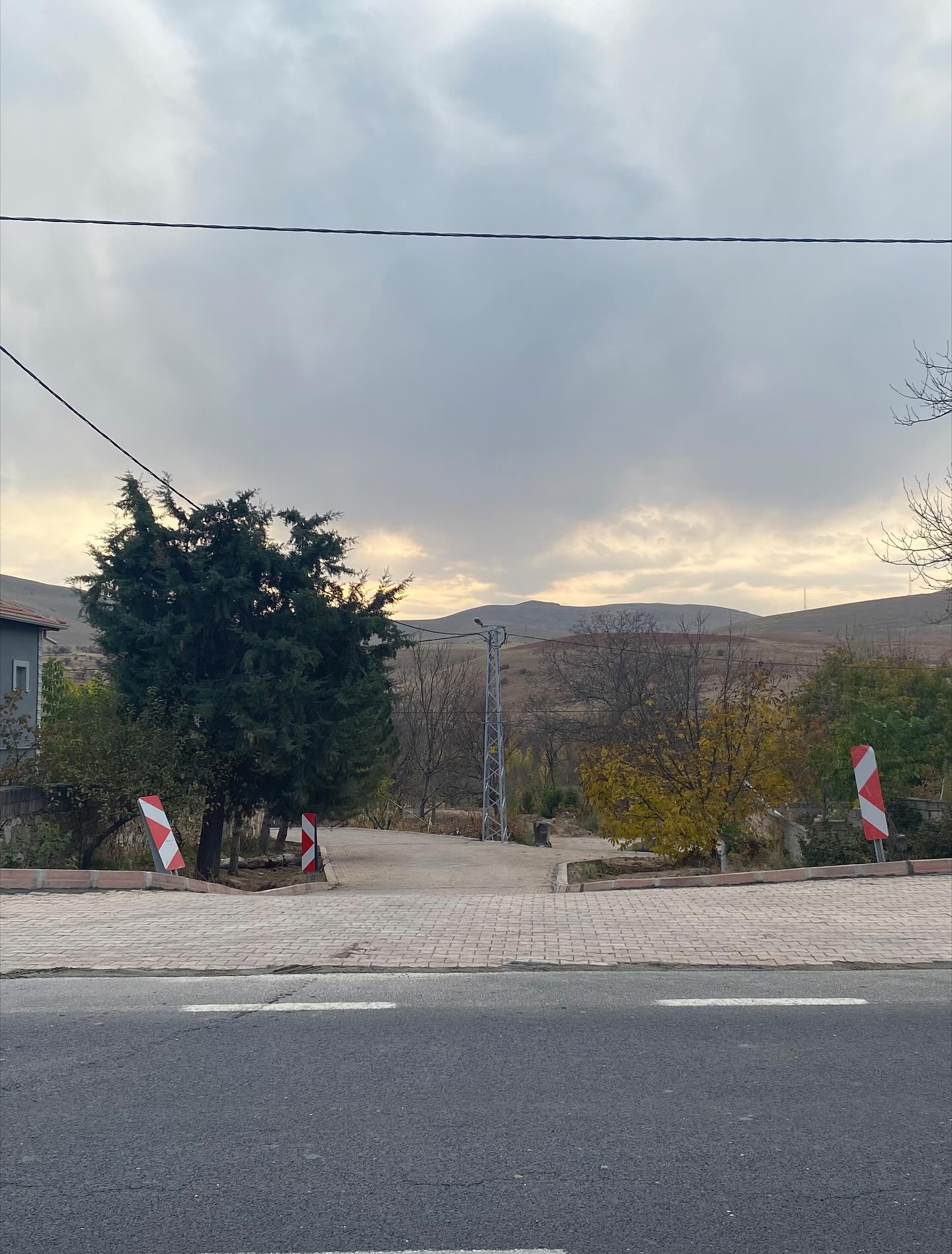 573950550 17963759133004141 7126725244726674623 N