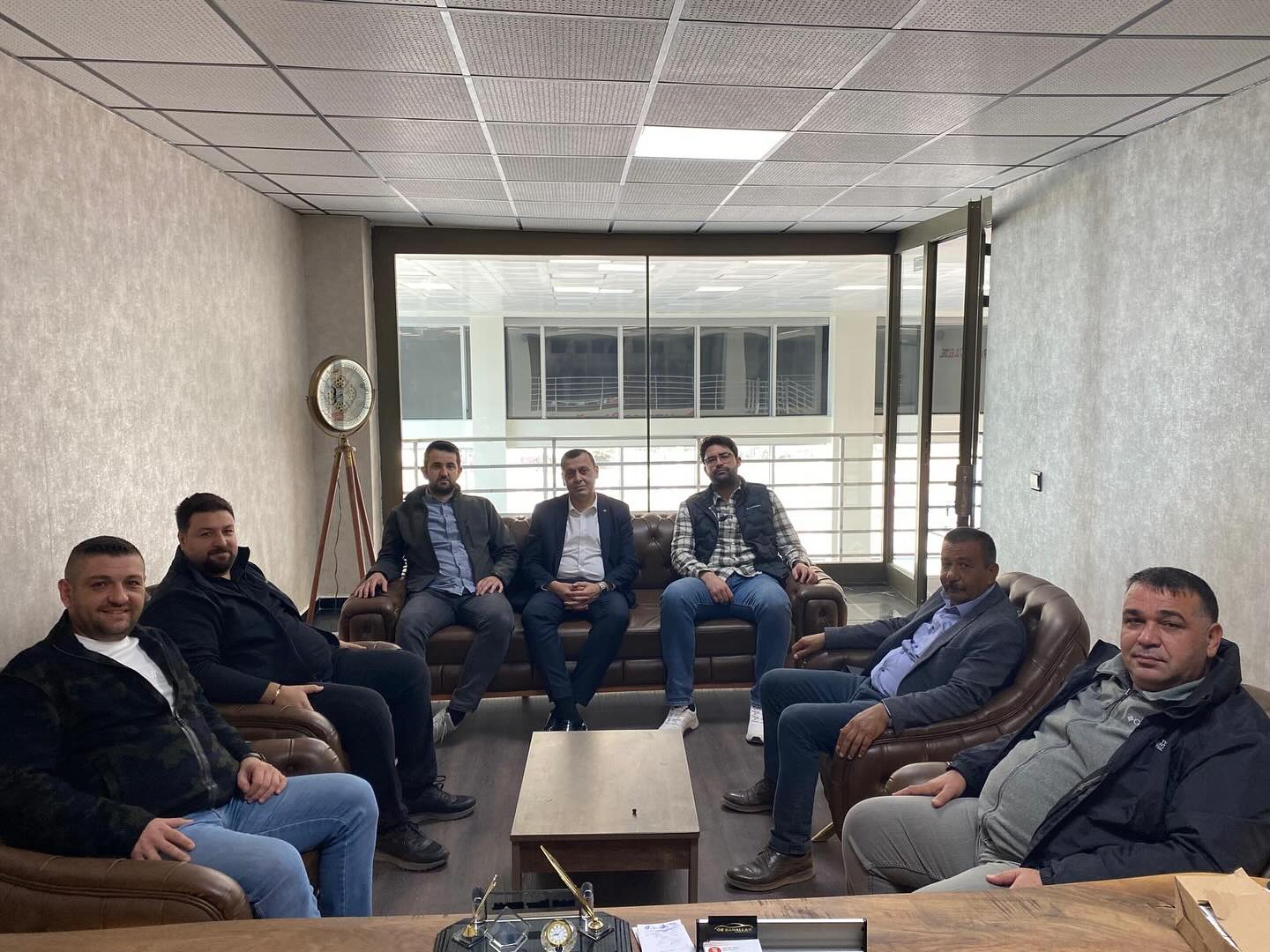 576544105 18059853383552556 9187285284388233734 N