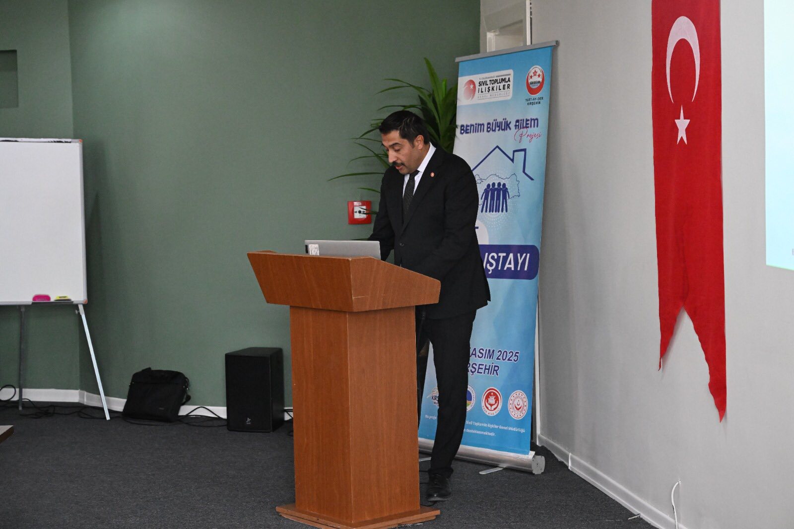 576997492 1891796468354433 1736999788245826287 N