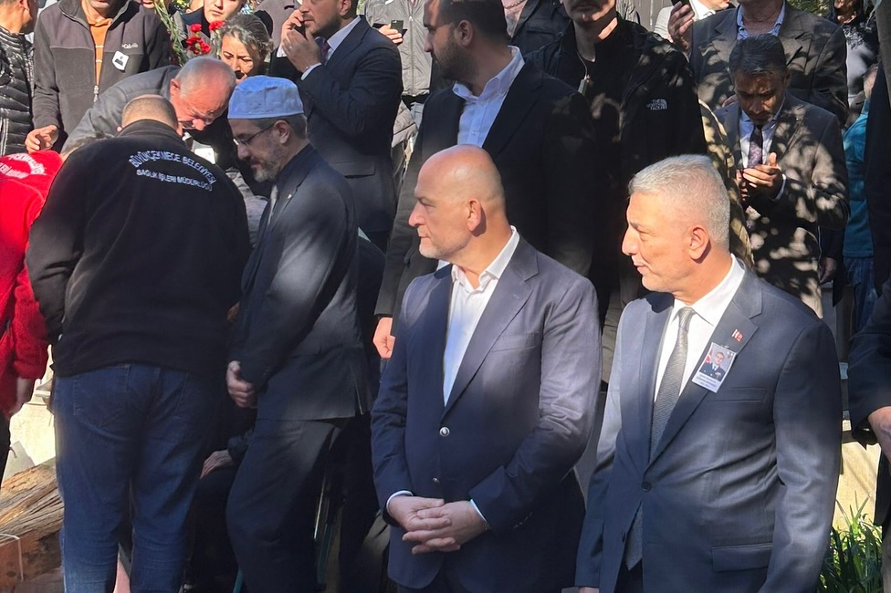 581693487 17964719468989017 3199755988748962745 N