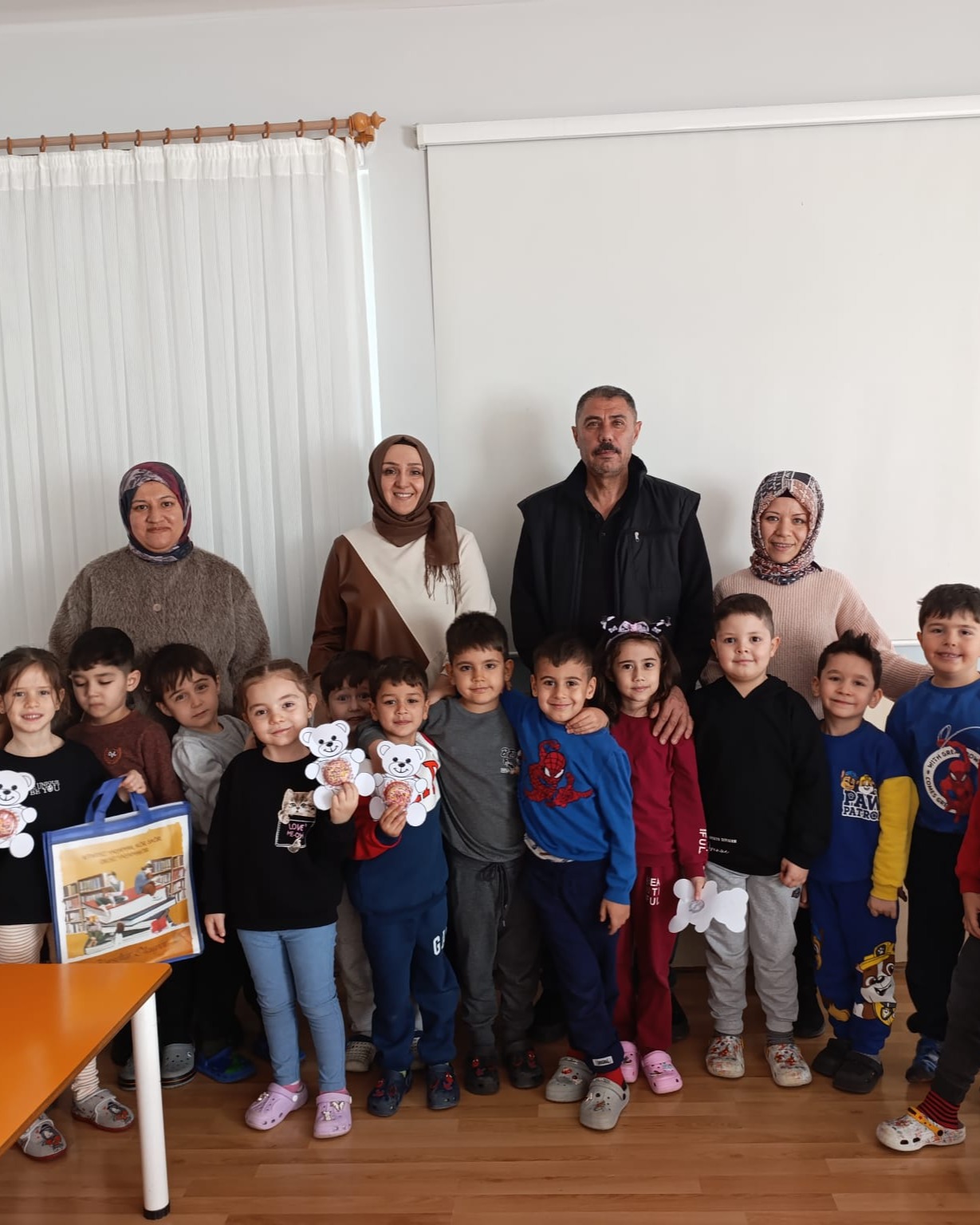 584883543 18350853835207723 3515493865316848750 N