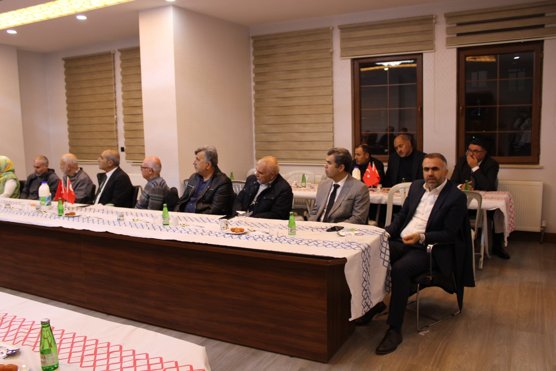 592354620 1353772762951319 1850635740721431875 N