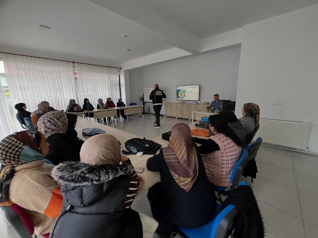 Aile Destek Merkezi Kursiyerlerimize İl Emniyet Müdürlüğünden Gelen Polis Memurları Tarafından “
