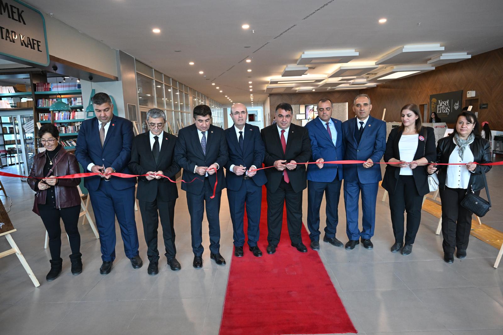 ‘Atamızın İzinde’ Fotoğraf Sergisi Açıldı (1)