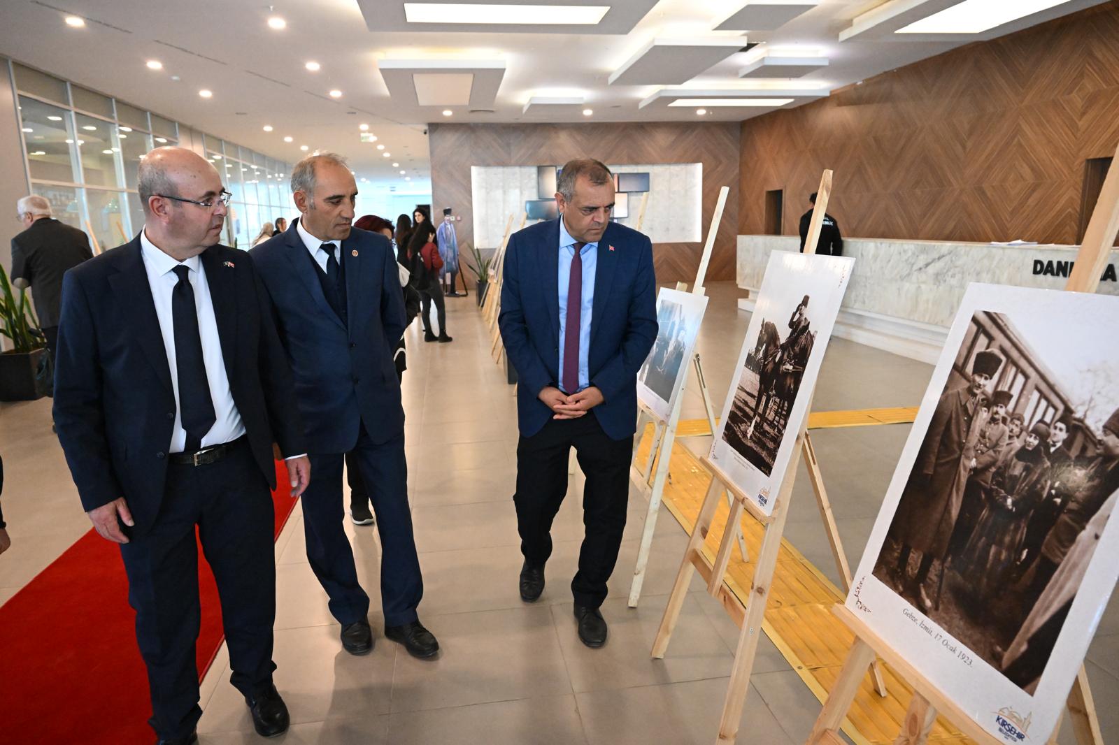 ‘Atamızın İzinde’ Fotoğraf Sergisi Açıldı (7)