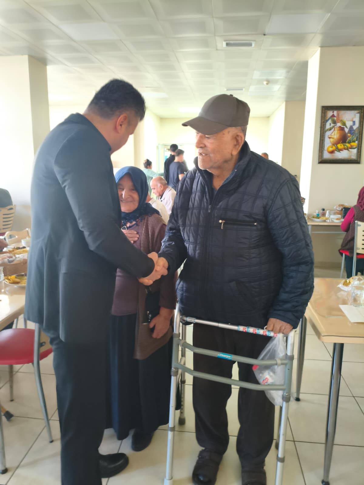 Büyüklerin Tebessümü Gönülleri Isıttı1