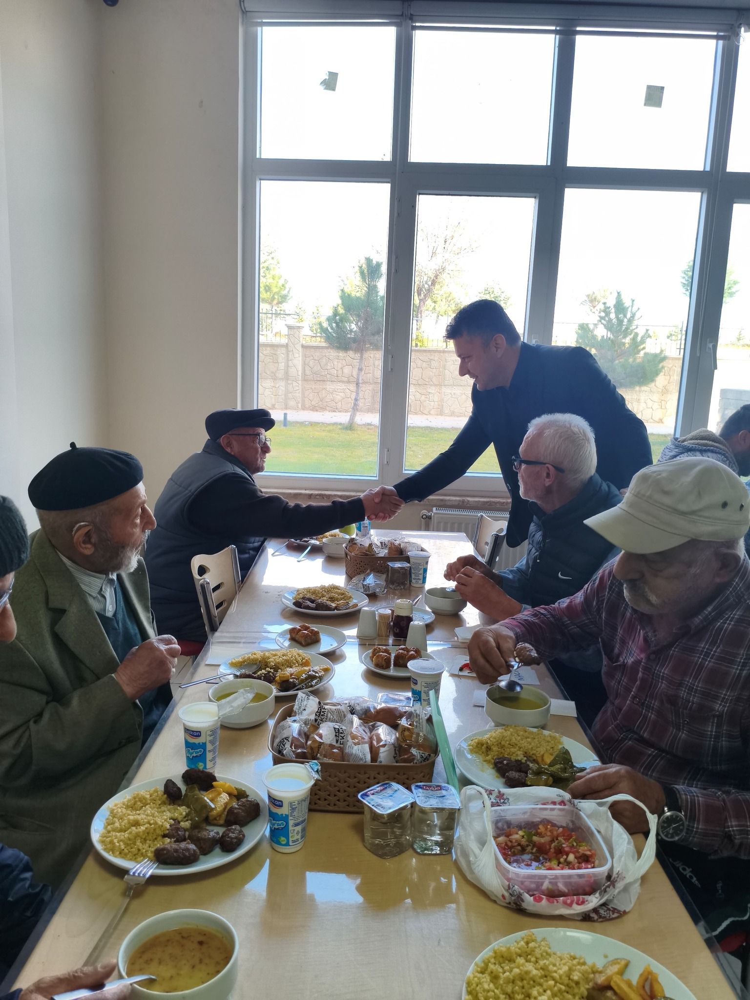 Büyüklerin Tebessümü Gönülleri Isıttı2