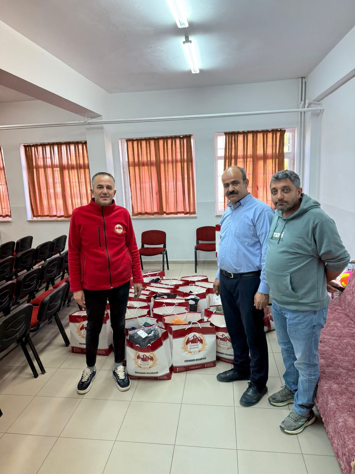 Çiçekdağı’nda Öğrencilerin Yüzünü Güldüren Dayanışma