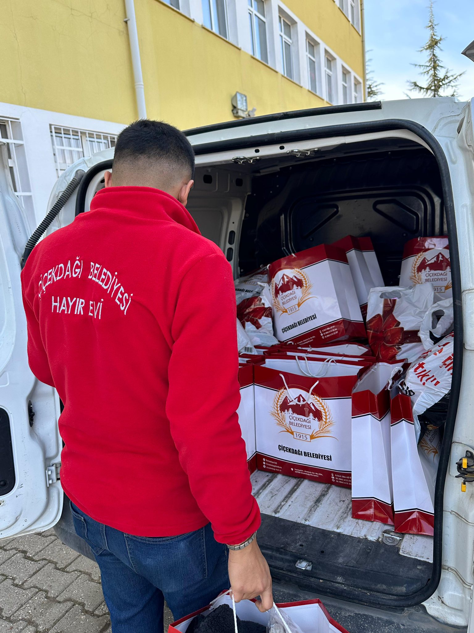 Çiçekdağı’nda Öğrencilerin Yüzünü Güldüren Dayanışma2