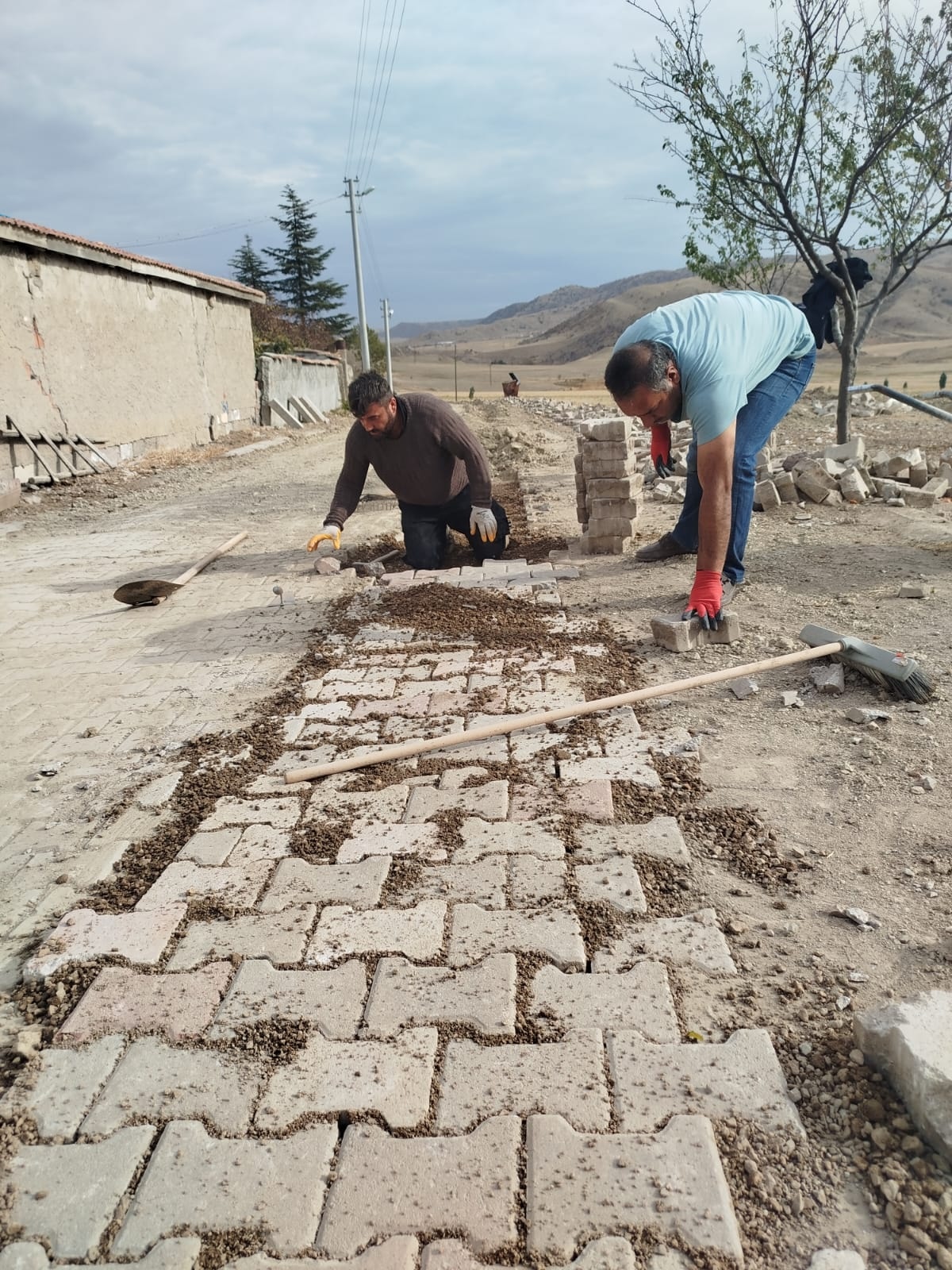 Çiçekdağı’nda Yol Yenileme Çalışmaları Başladı