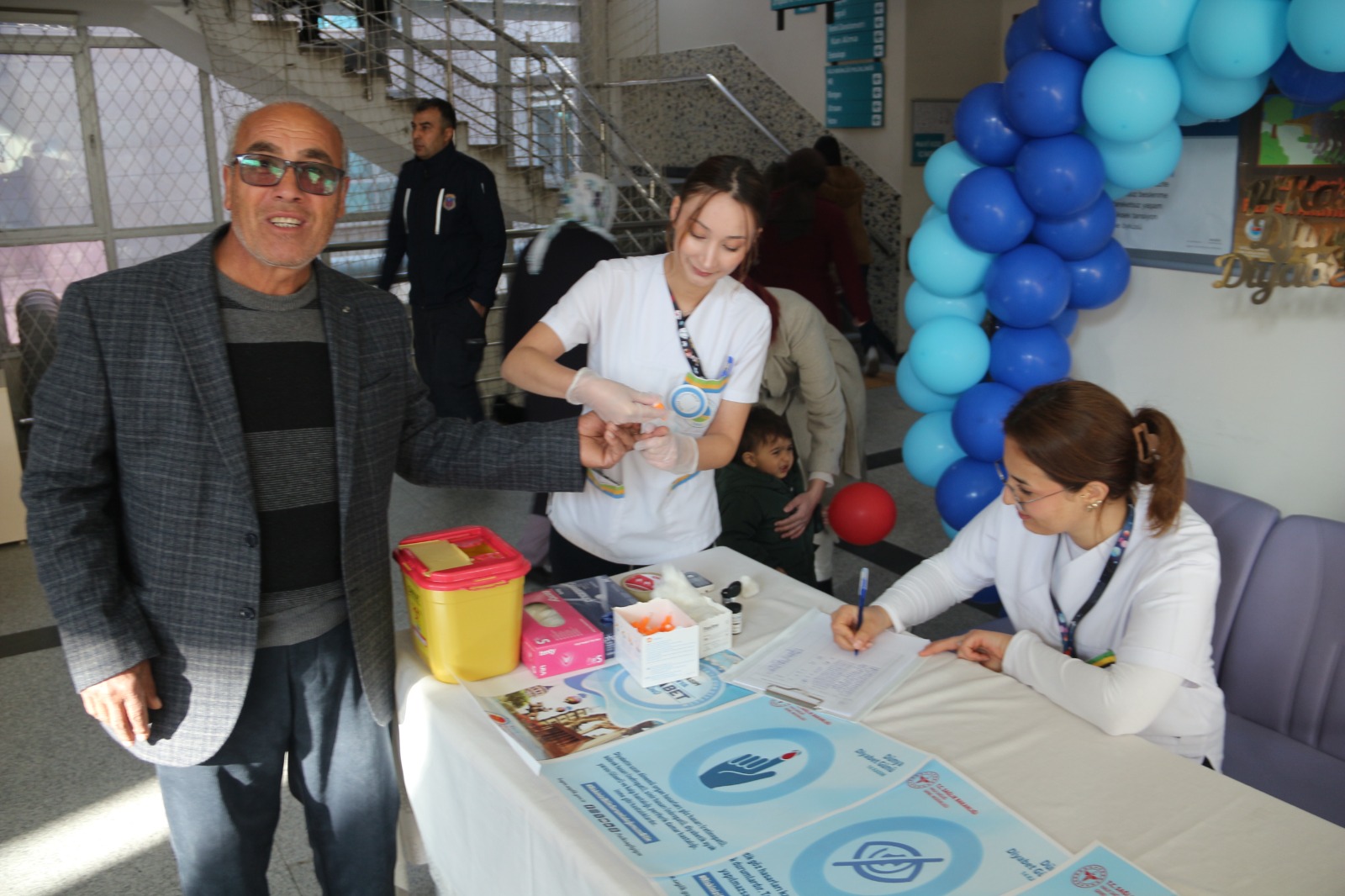 Diyabetle Mücadele Için Gün Boyu Bilgilendirme Yapıldı (2)