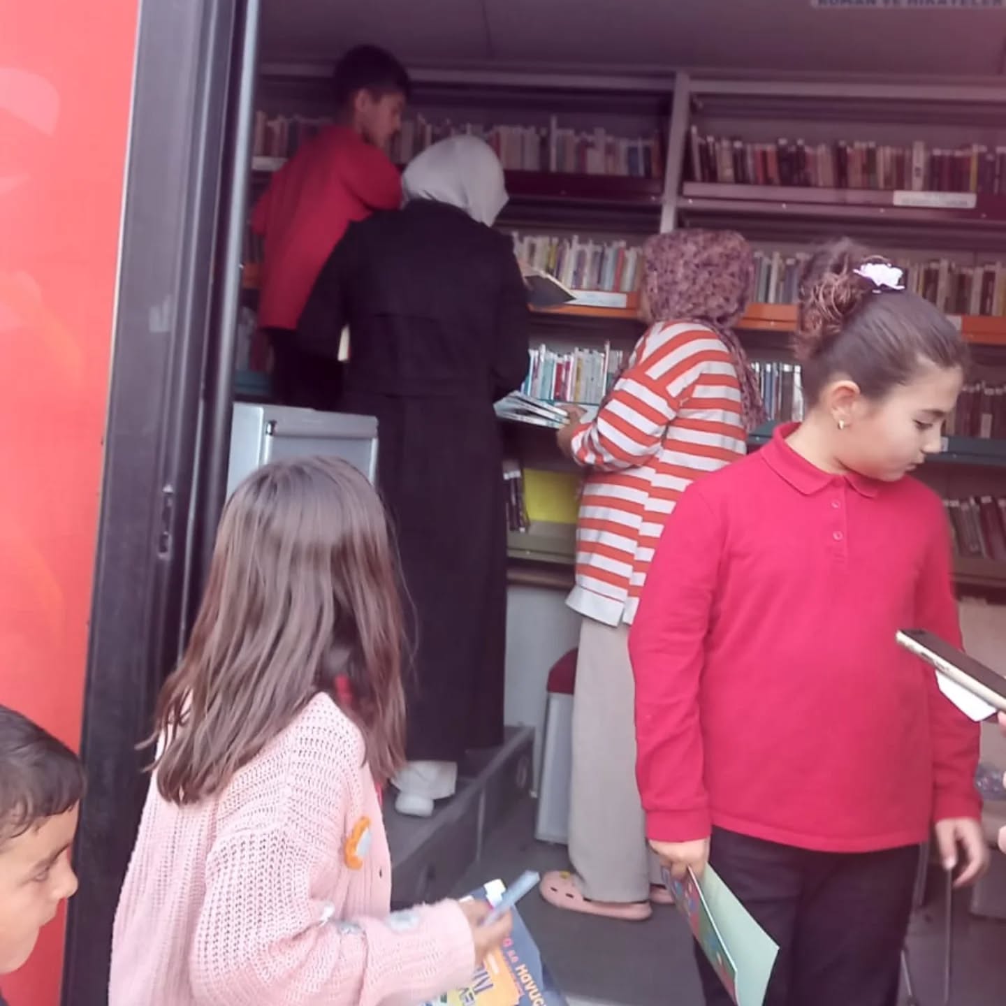 Gezici Kütüphane Çocuklarla Buluştu