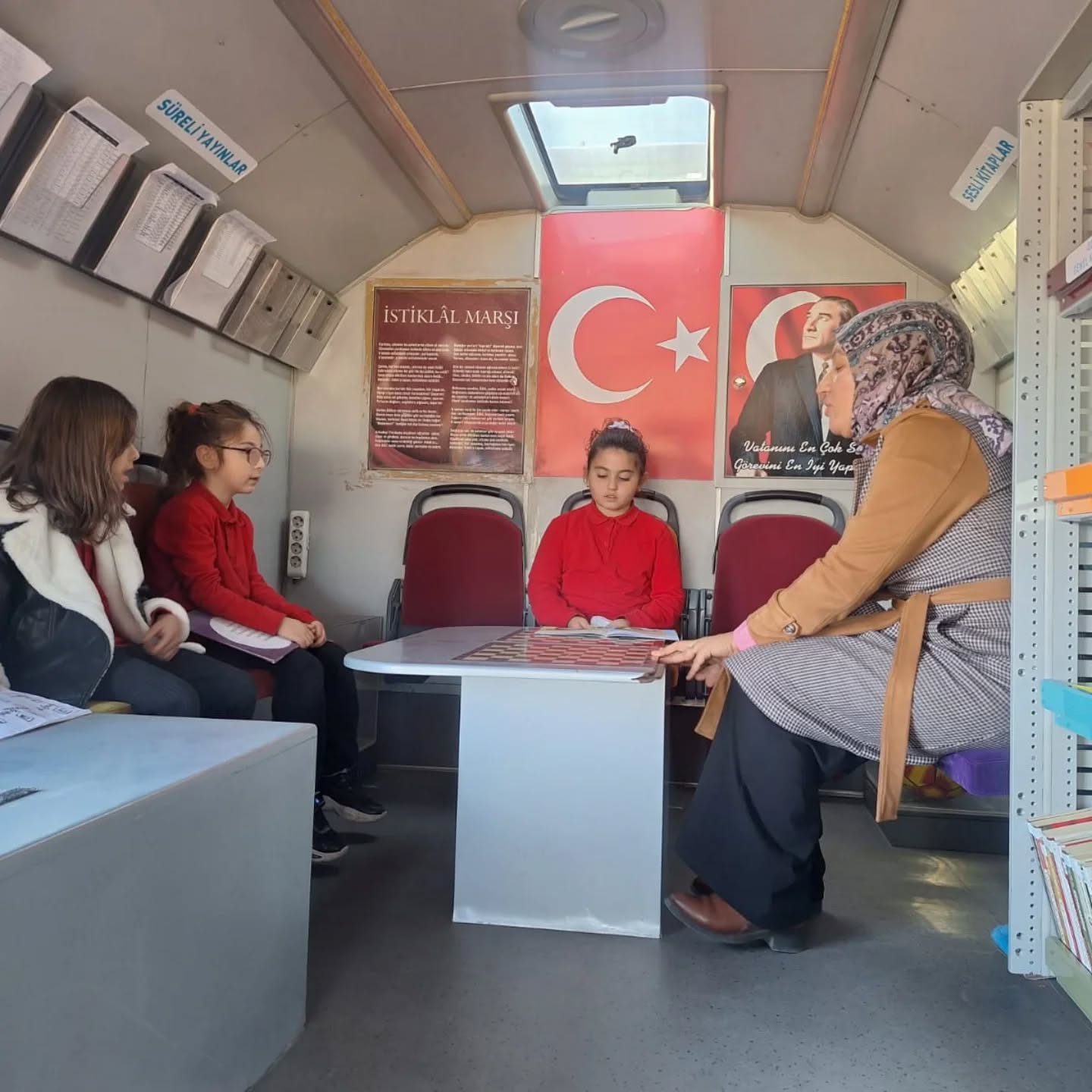 Gezici Kütüphane Çocuklarla Buluştu1