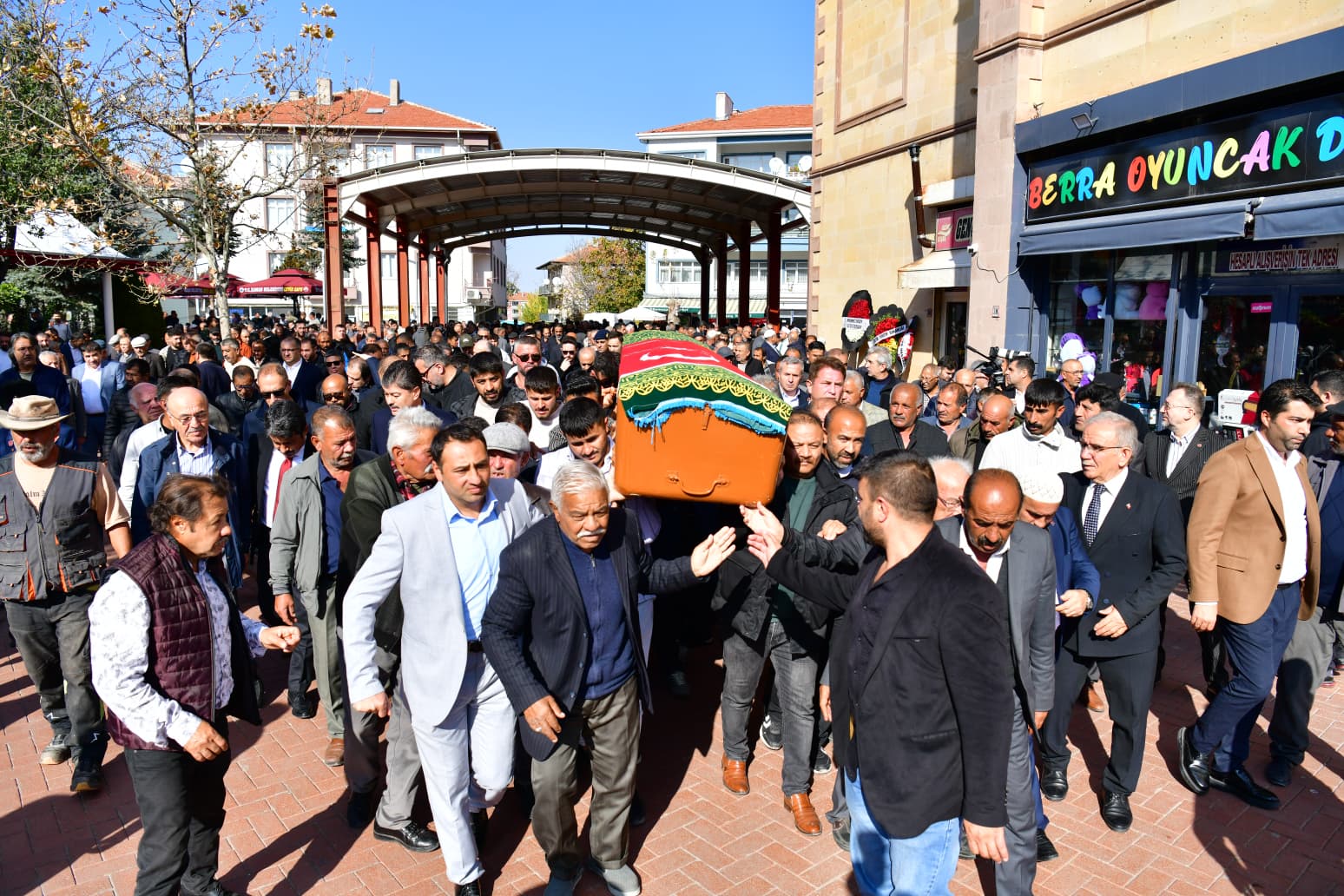 Göçer, Son Yolculuğuna Uğurlandı (6)