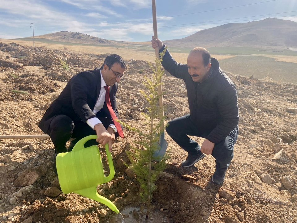 Hatıra Ormanında Fidanlar Toprakla Buluştu1