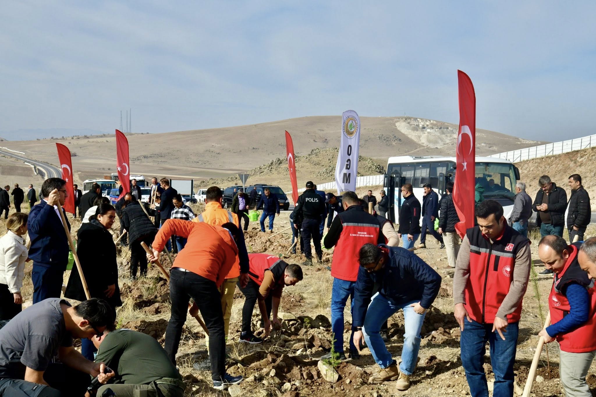 Hatıra Ormanında Fidanlar Toprakla Buluştu7