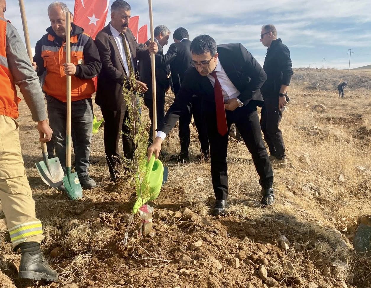 Hatıra Ormanında Fidanlar Toprakla Buluştu8