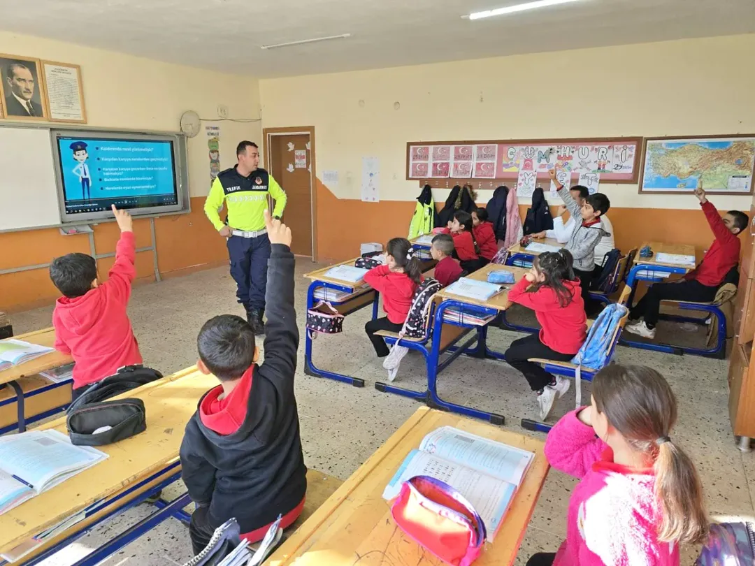 Jandarma, Öğrencilere Trafik Kurallarını Anlattı (2)