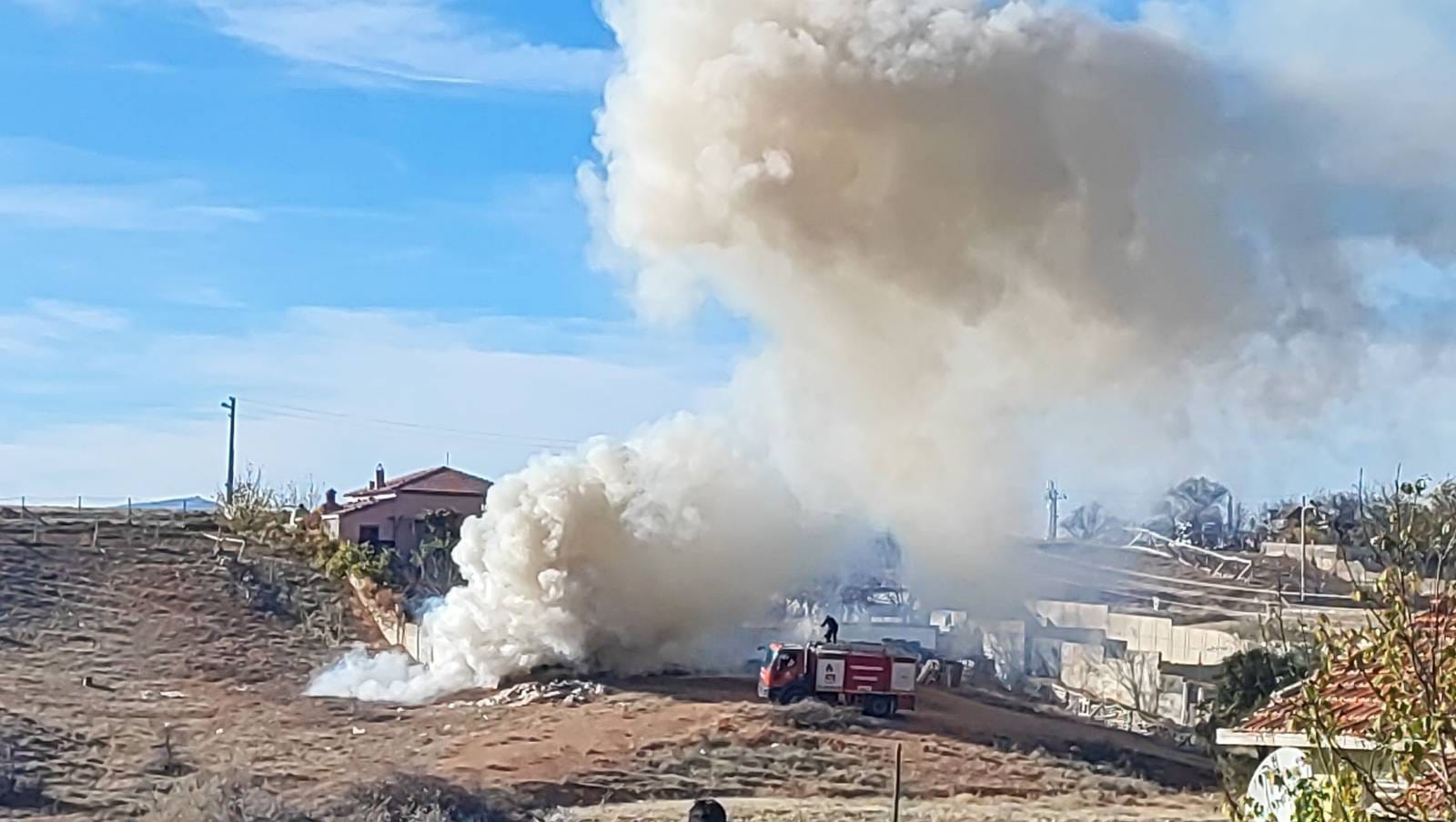 Jandarmanın Hızlı Müdahalesi Yangının Büyümesini Engelledi (2)