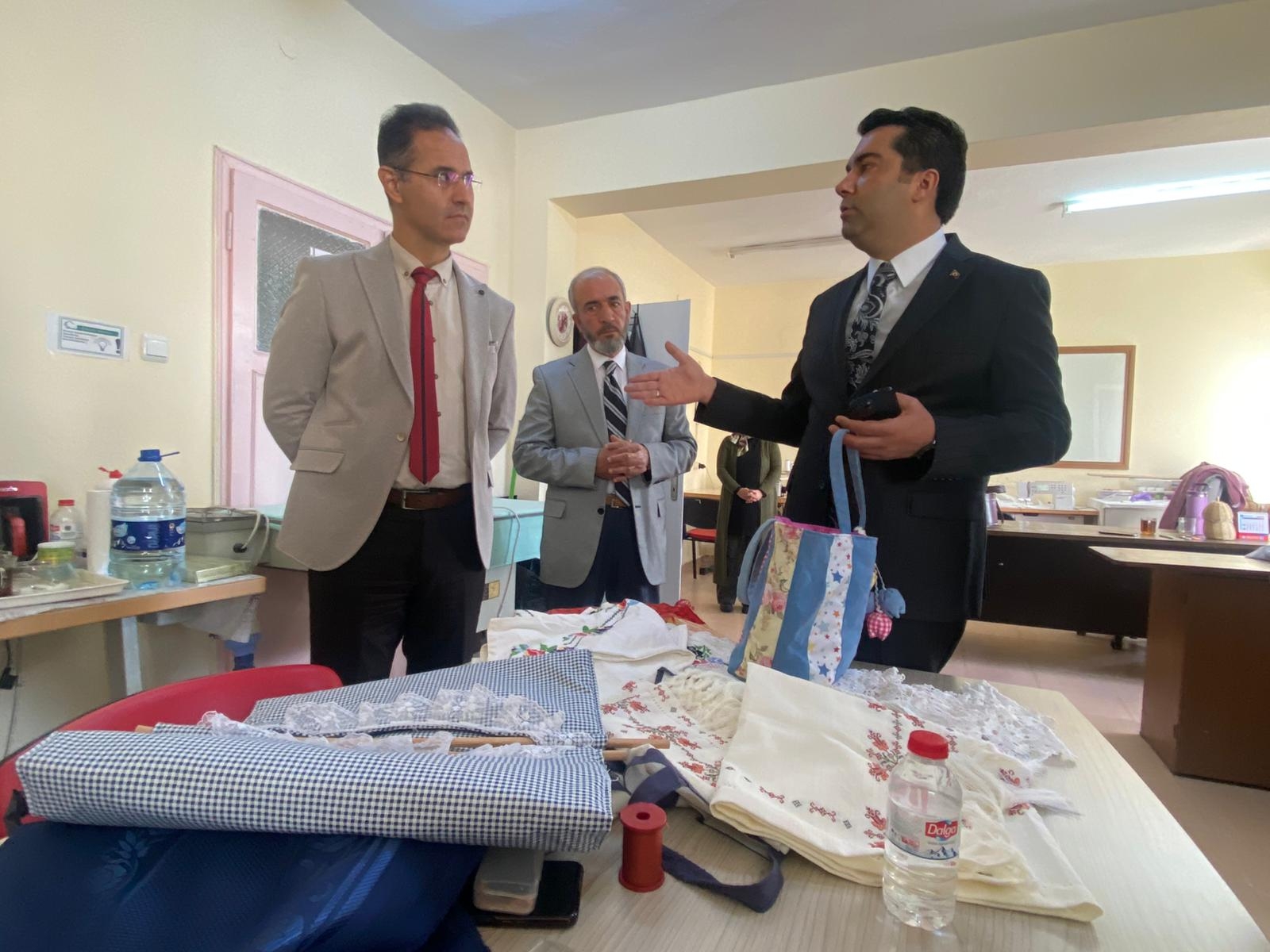 Kaman’da Okul Ve Halk Eğitimi Merkezinde Eğitim Faaliyetleri Değerlendirildi (3)