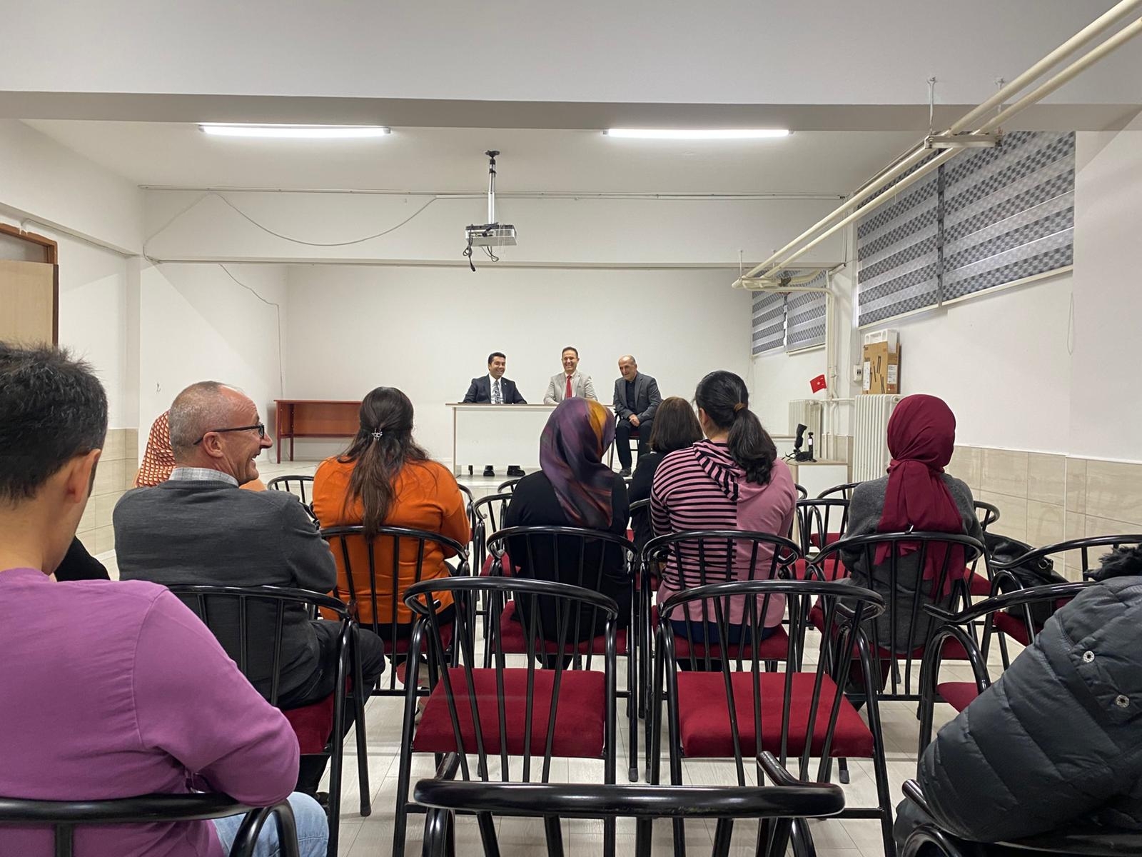 Kaman’da Okul Ve Halk Eğitimi Merkezinde Eğitim Faaliyetleri Değerlendirildi (5)