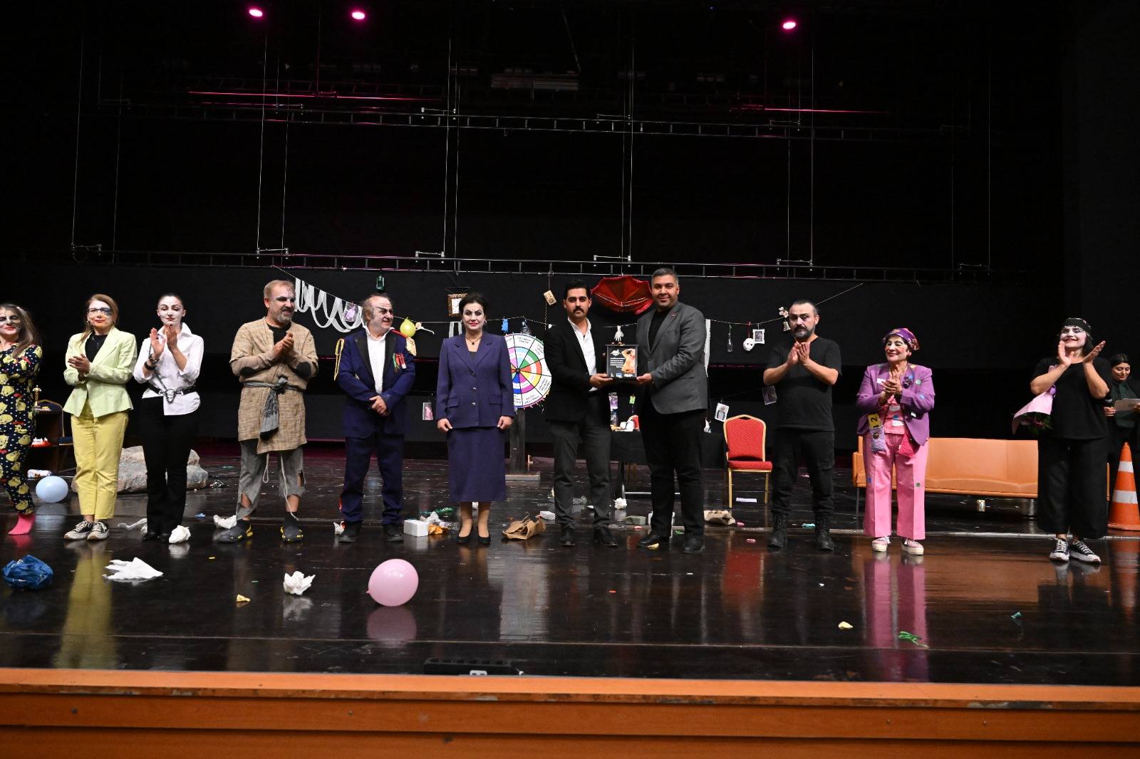 Kırşehir 3. Tiyatro Festivali’nde ‘Übü’nün Rol Fabrikası’ Izleyiciyle Buluştu