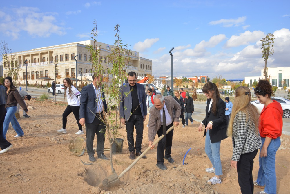 Kırşehir Ahi Evran Üniversitesi’nden 60 Bin Fidanla ‘Yeşil Kampüs’ Hamlesi14