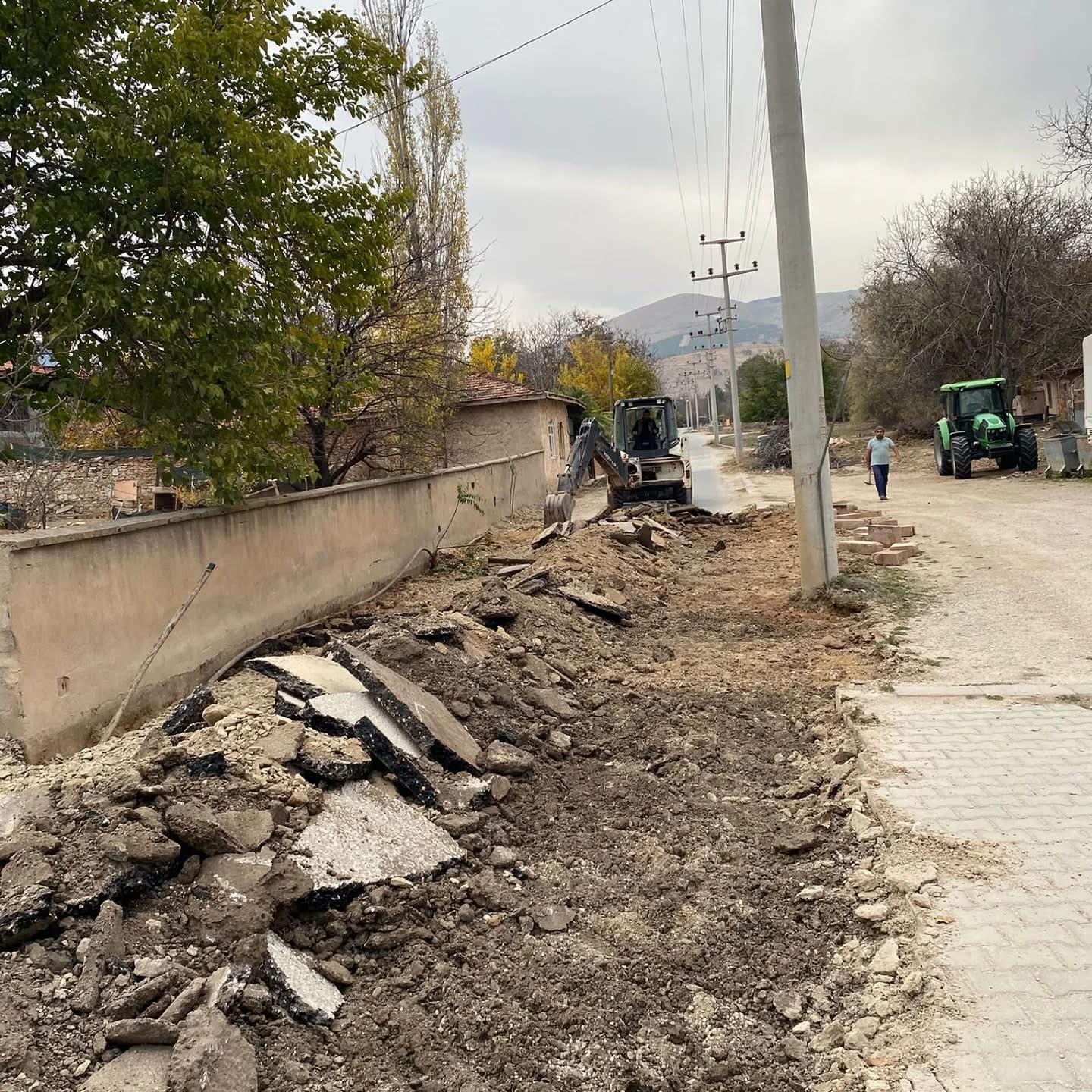 Kırşehir Özbağ’da Yol Çalışmaları Tüm Hızıyla Devam Ediyor 5