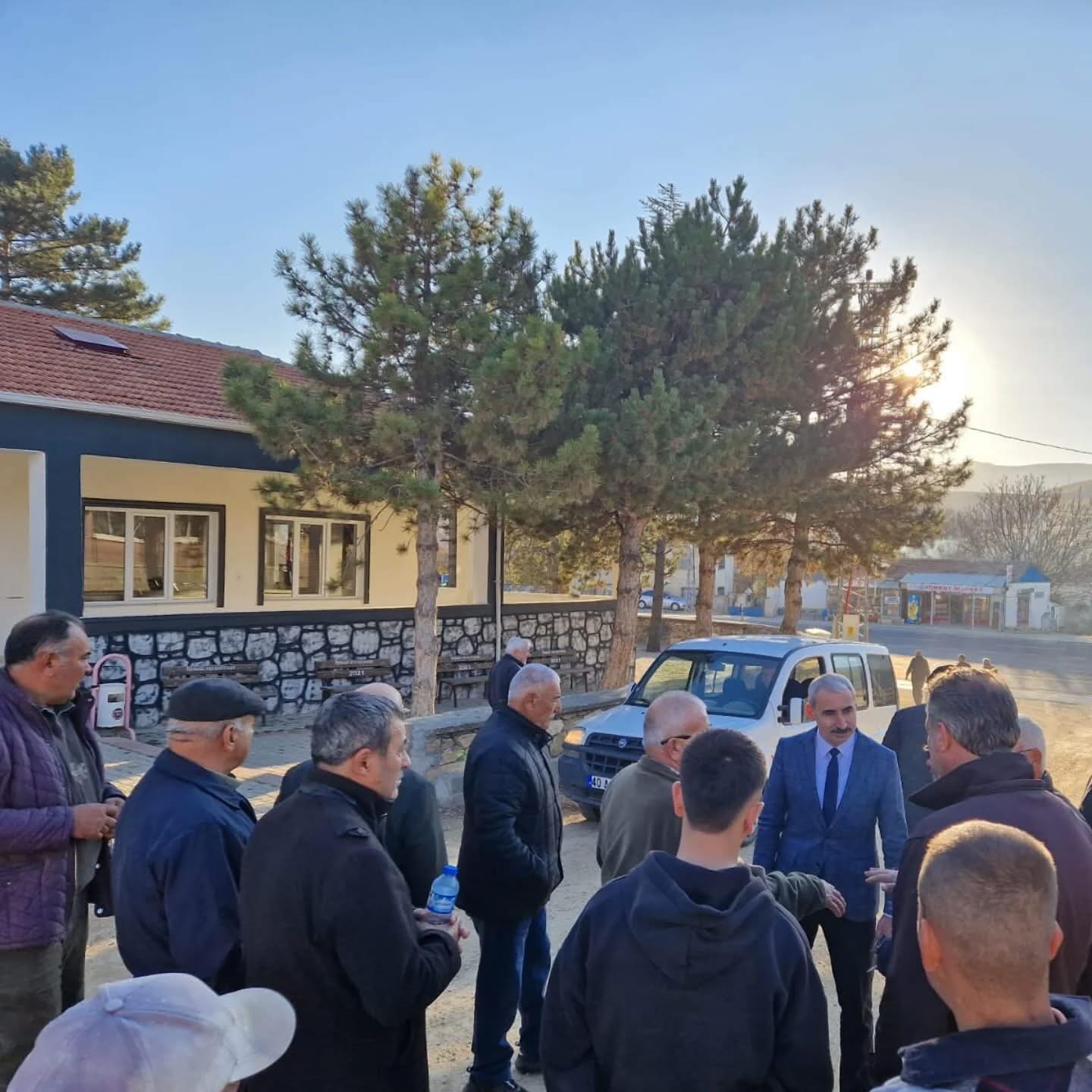 Kırşehir Özbağ’da Yol Çalışmaları Tüm Hızıyla Devam Ediyor