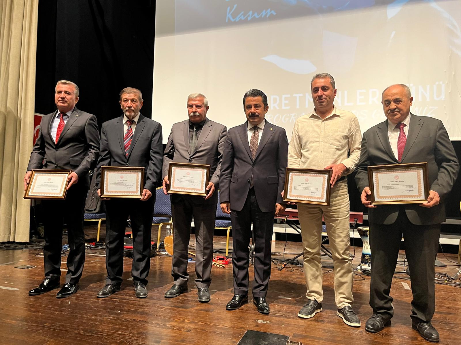 Kırşehir’de Aydınlık Nesillerin Mimarı Öğretmenlerin Günü Kutlandı (10)-1