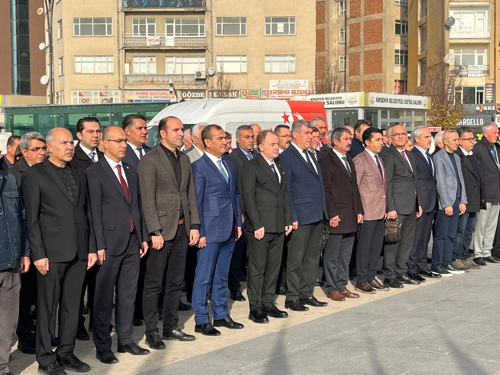 Kırşehir’de Aydınlık Nesillerin Mimarı Öğretmenlerin Günü Kutlandı (3)-1