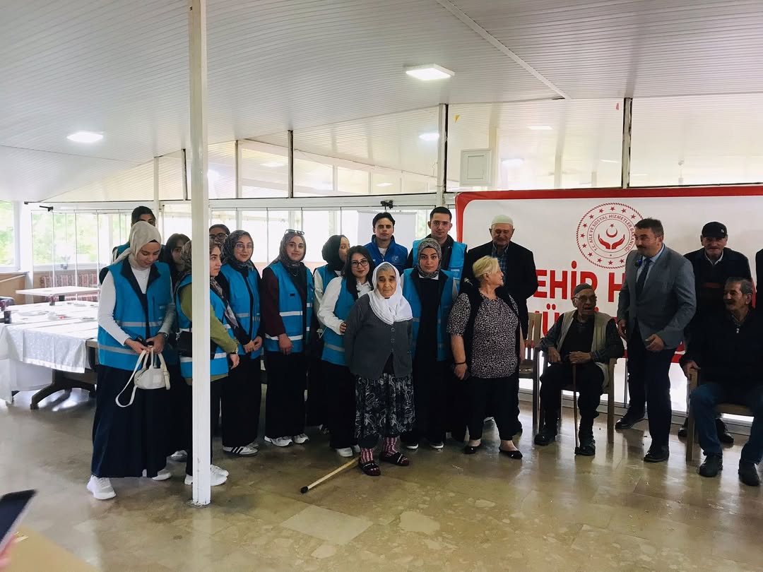 Kırşehir’de “Bozkırın Gönüllüleri” Huzur Evi Sakinleriyle Buluştu 3