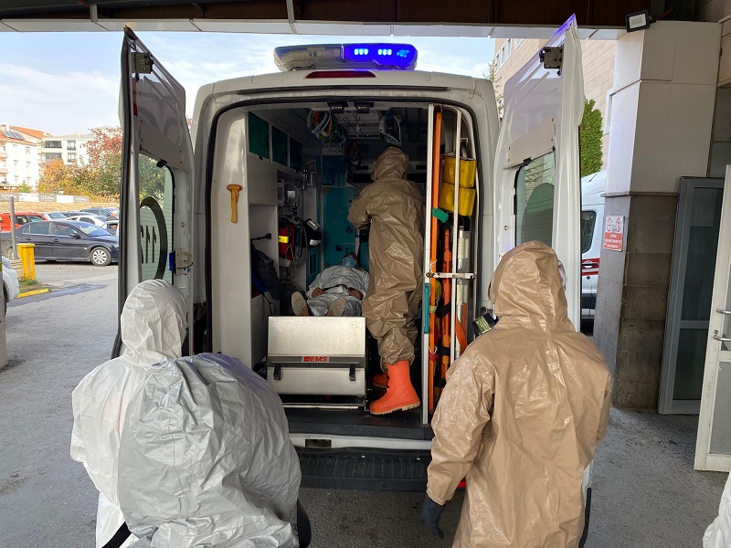 Kırşehir’de Hastane Bahçesinde Kbrn Alarmı Verildi 6