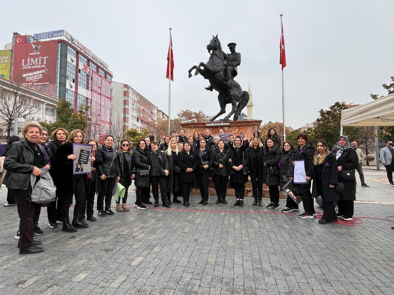 Kırşehir’de Kadınlar Sessiz Yürüyüşle Gücünü Gösterdi (1)-1