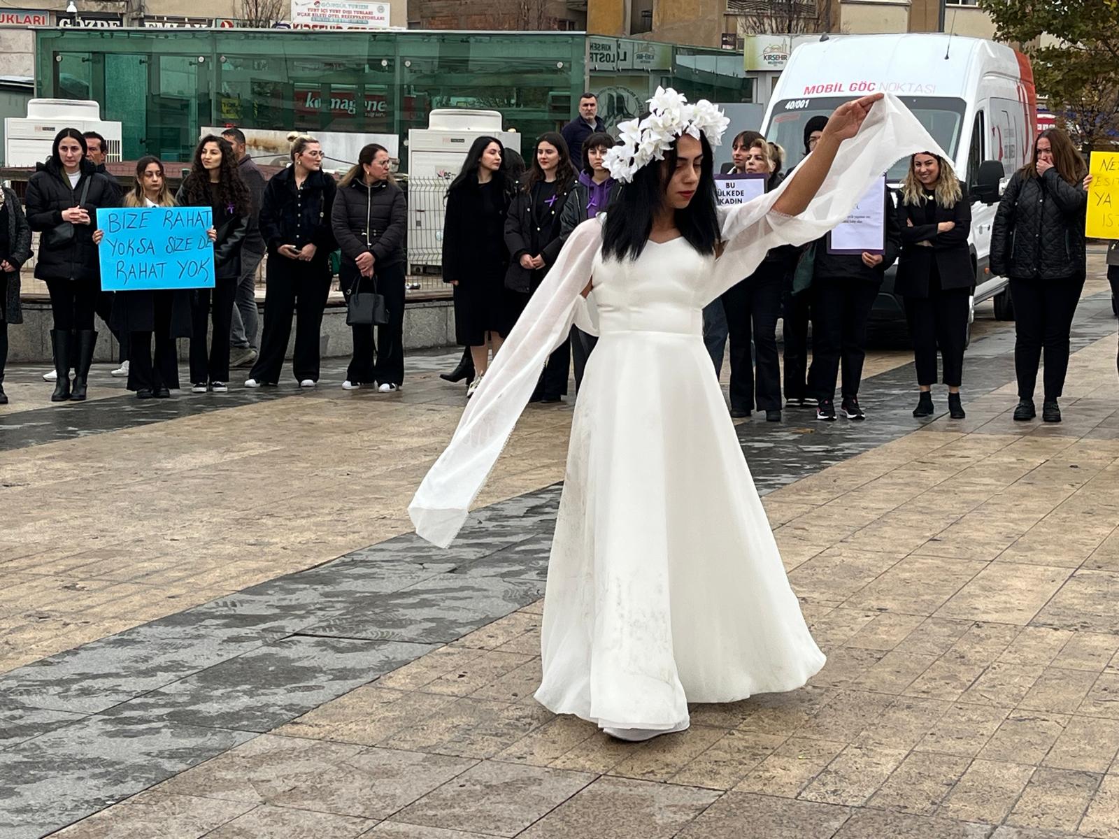 Kırşehir’de Kadınlar Sessiz Yürüyüşle Gücünü Gösterdi (10)