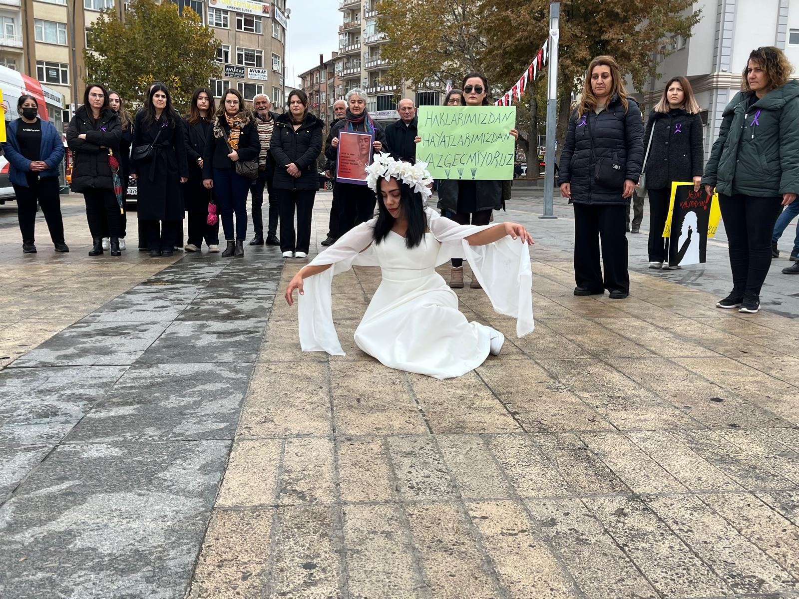Kırşehir’de Kadınlar Sessiz Yürüyüşle Gücünü Gösterdi (9)