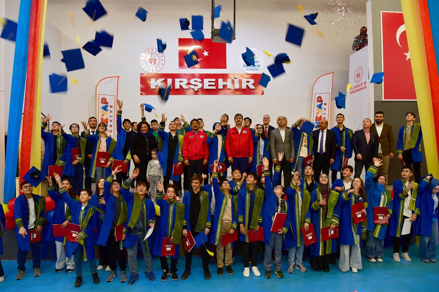 Kırşehir'den Geleceğin Teknoloji Yıldızları Yükseliyor! Gençler Mezuniyet Coşkusunu Yaşadı (2)