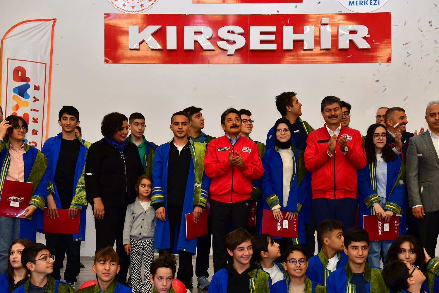 Kırşehir'den Geleceğin Teknoloji Yıldızları Yükseliyor! Gençler Mezuniyet Coşkusunu Yaşadı (3)