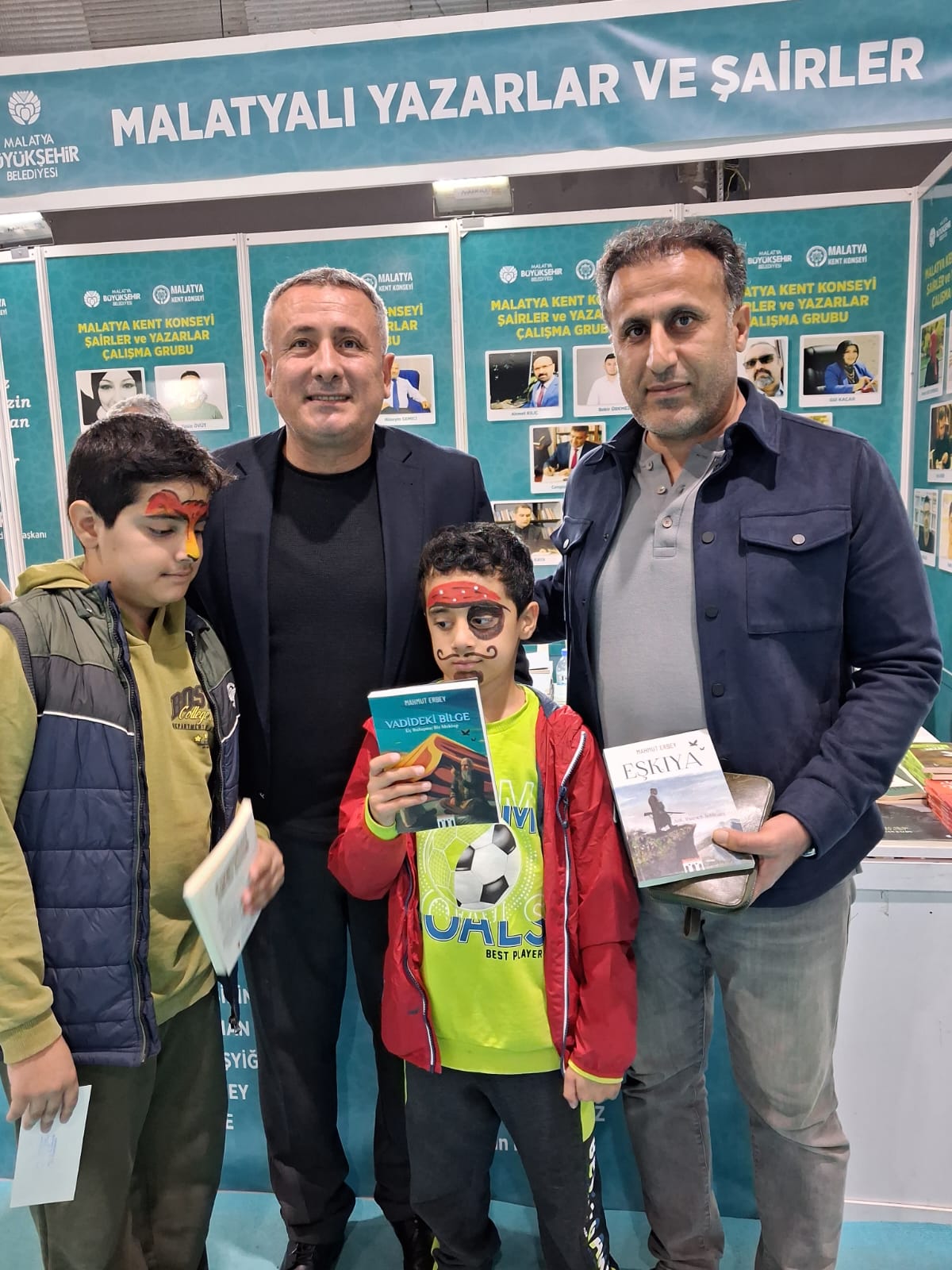 Kırşehir’in Edebiyat Yüzü Doç. Dr. Erbey, Fuarı Salladı 1