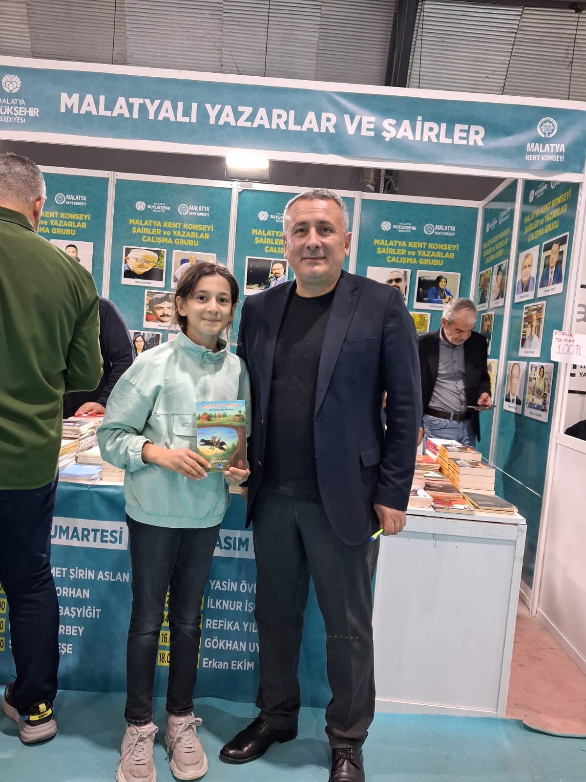 Kırşehir’in Edebiyat Yüzü Doç. Dr. Erbey, Fuarı Salladı 7