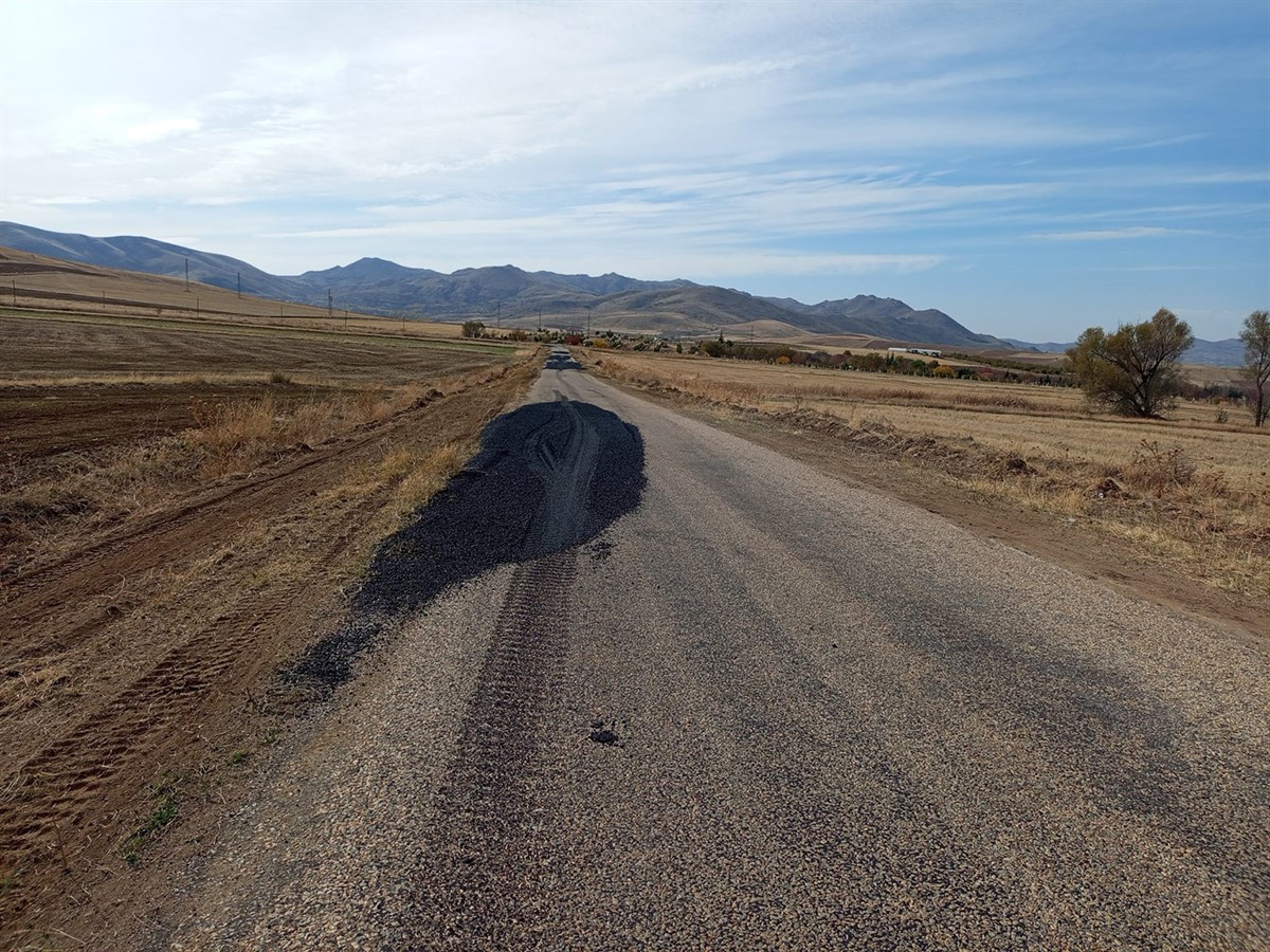 Köy Yollarında Konfor Ve Güvenlik Artıyor