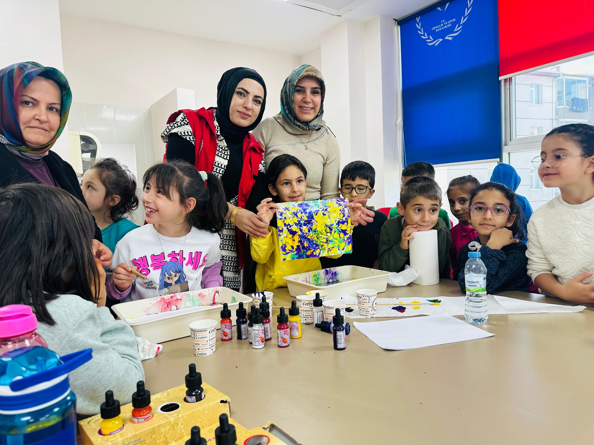 Minik Yüreklerden Büyük Renkler