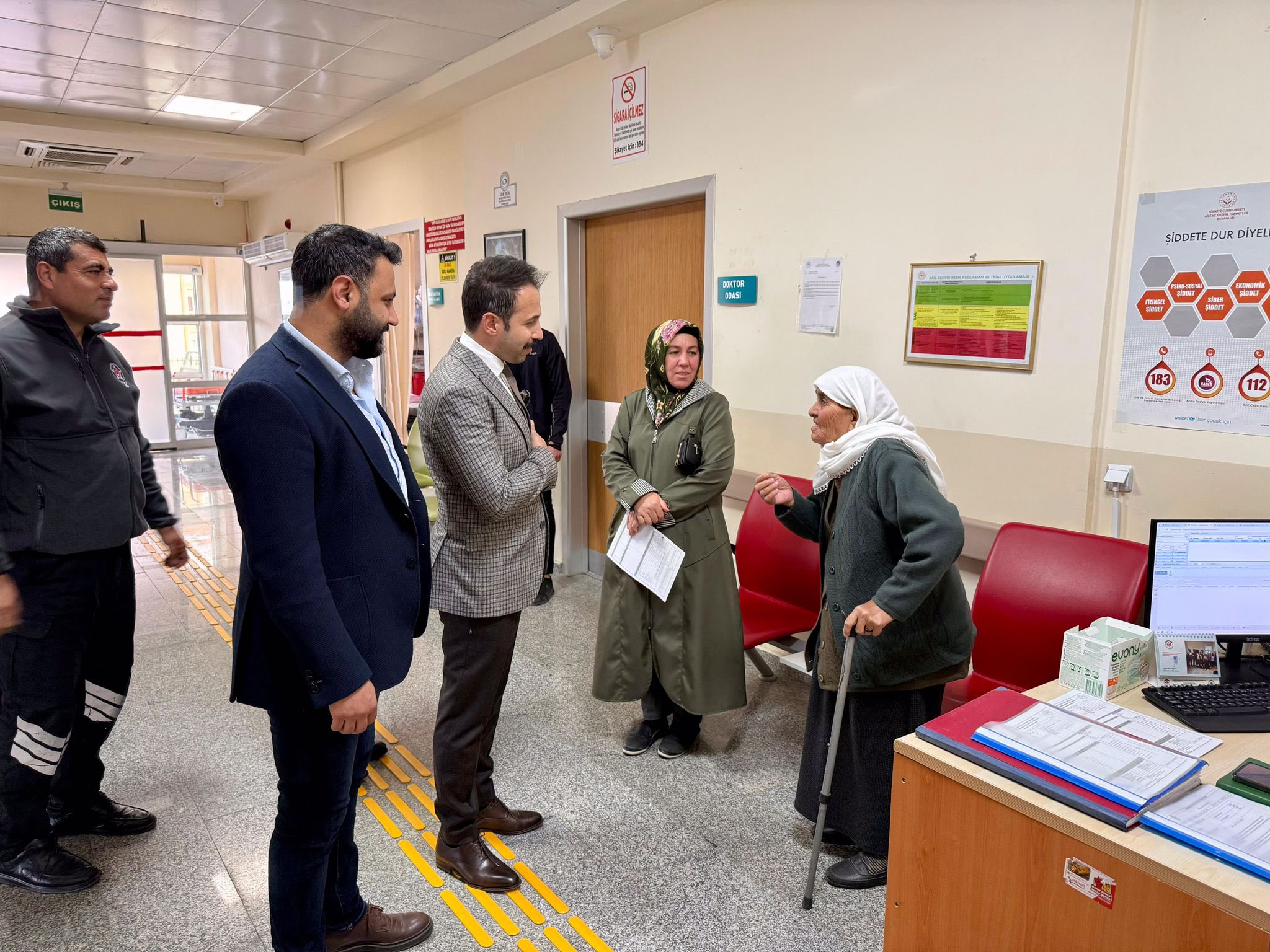 O Ilçede Kaymakam Hastalar Ile Bire Bir Görüştü