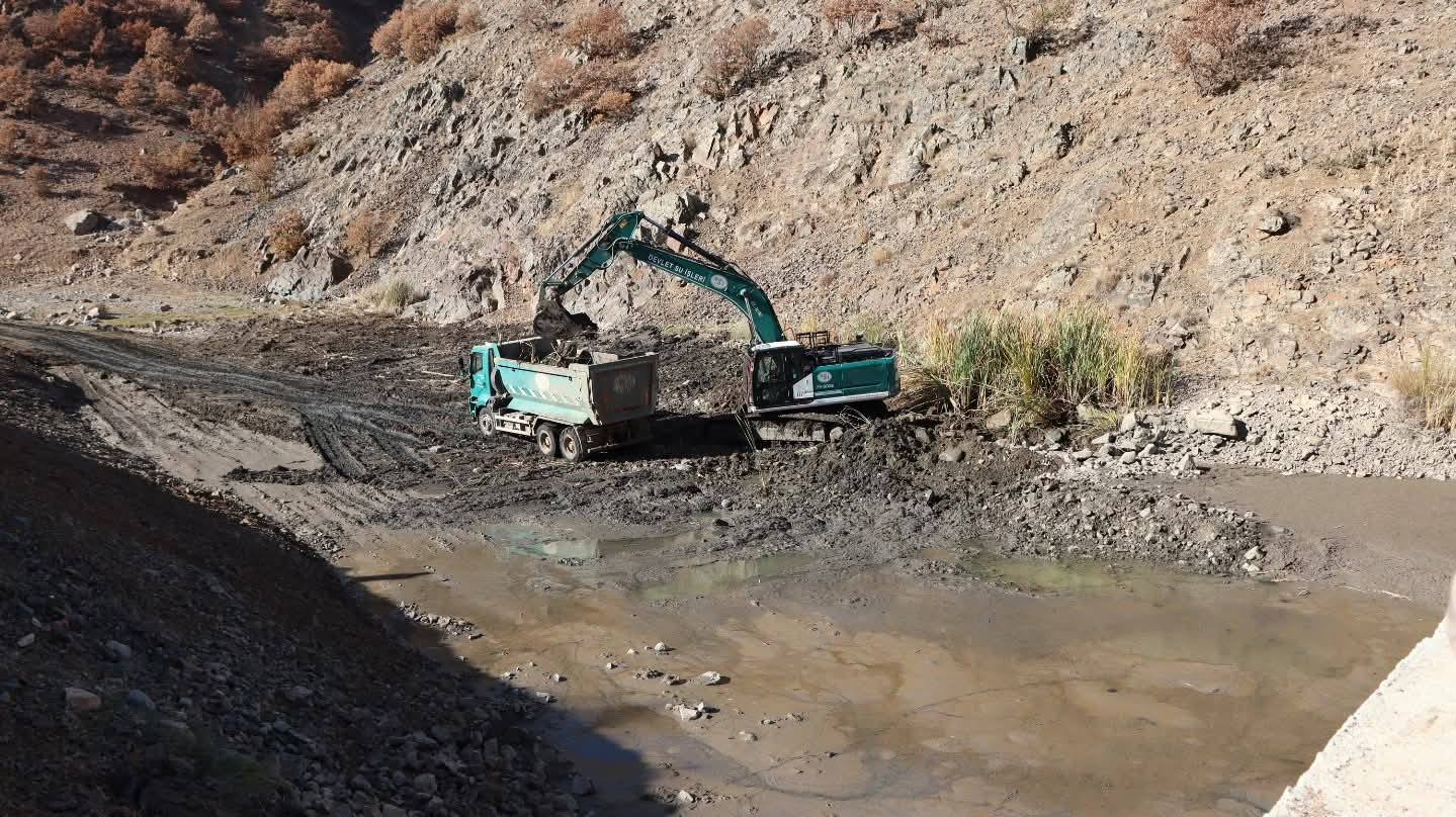O Köyün Göletinde Rusubattan Arındırıldı 3